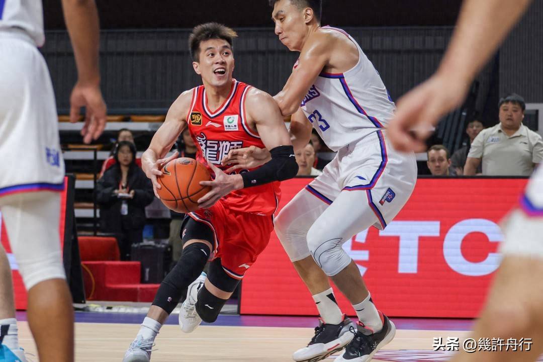 NBA季后赛冲刺阶段走向成谜，广州队临场应变，质疑声仍在，轮换策略成焦点的简单介绍